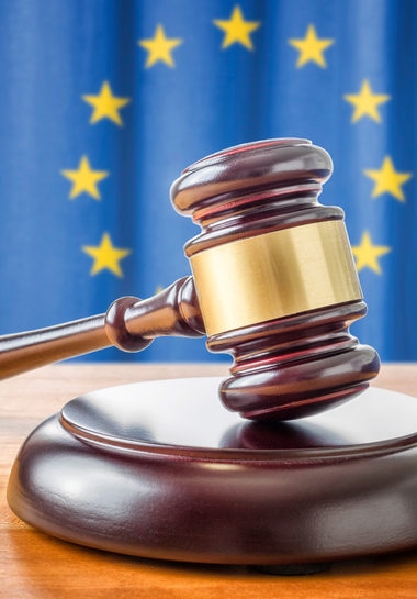 Nouveau rebondissement (attendu) dans la saga du respect de l’État de droit par la Hongrie et la Pologne